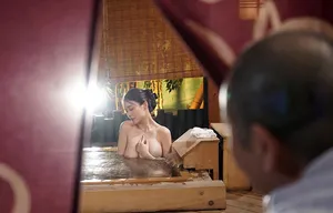 Người yêu của con trai bị bố ông xã nhìn trộm khi đang tắm rồi nện đến mang thai