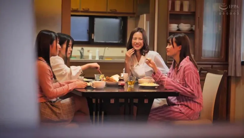 Bố đi vắng, 4 em gái nhỏ ở nhà bị những tên côn đồ để ý tới